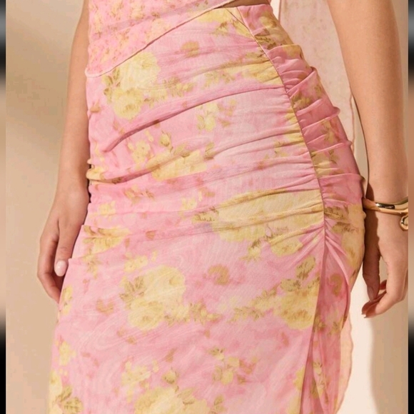 Fitted Ruffle Hem Floral Skirt In Pink Base With Yellow Flowers, Perfect For Val - Picture 4 of 4